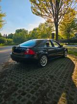 Ford Mondeo 2.5 V6 Ghia Ghia - Ford Mondeo mit Benzin-Antrieb: Limousine, 2.5