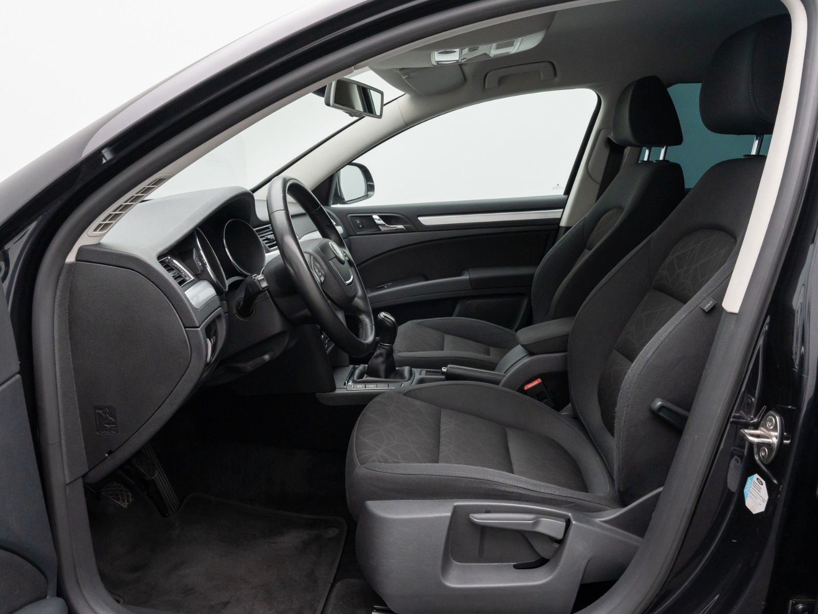 Fahrzeugabbildung SKODA Superb Combi Family PDC Sitzhzg Tempomat Comfort