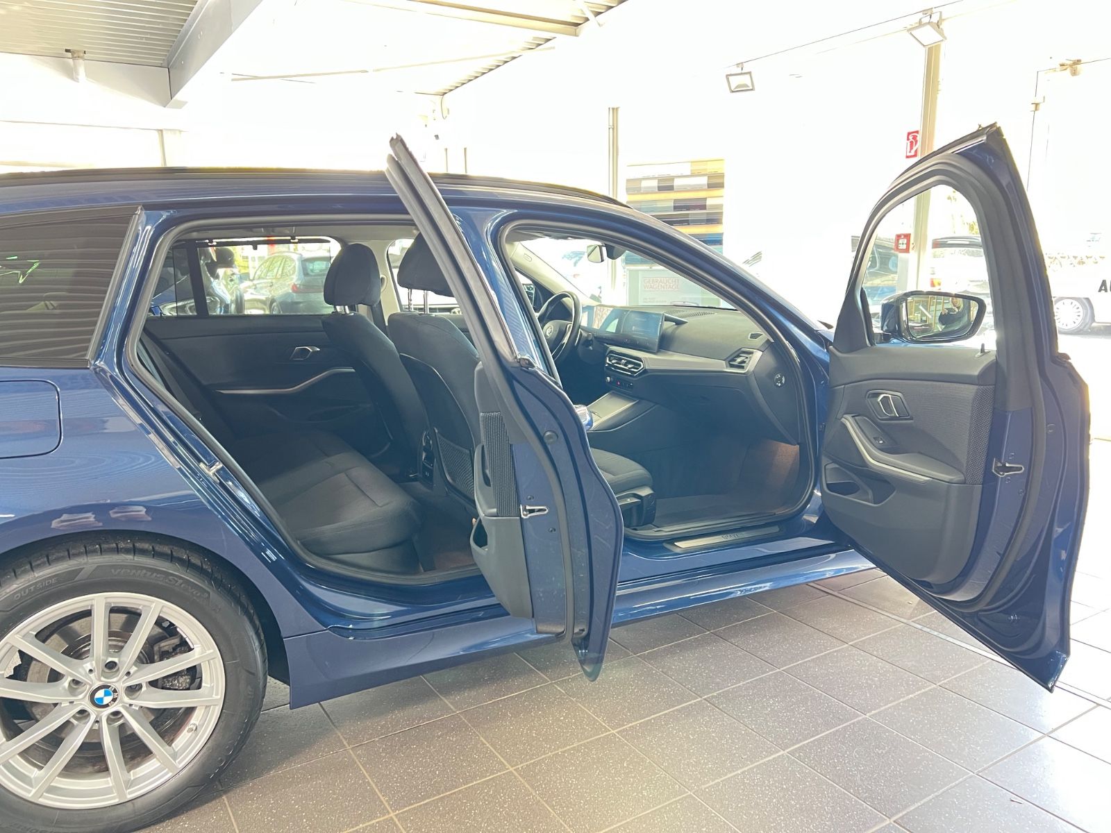 BMW 318 d Touring AHK+DA+ACC+Keyless+Park Assist foto 14