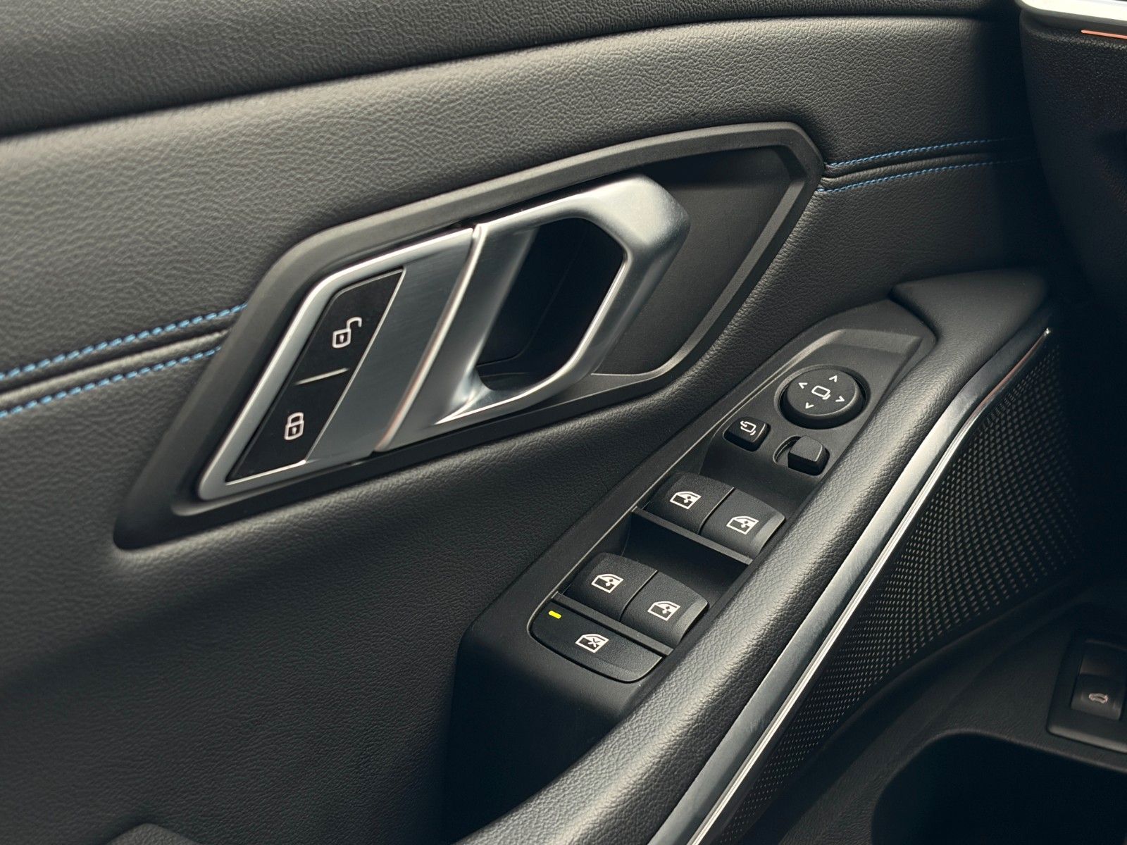 Fahrzeugabbildung BMW 320i Touring M Sport ACC CAM 3Z-Kl. SHZ Ambiente