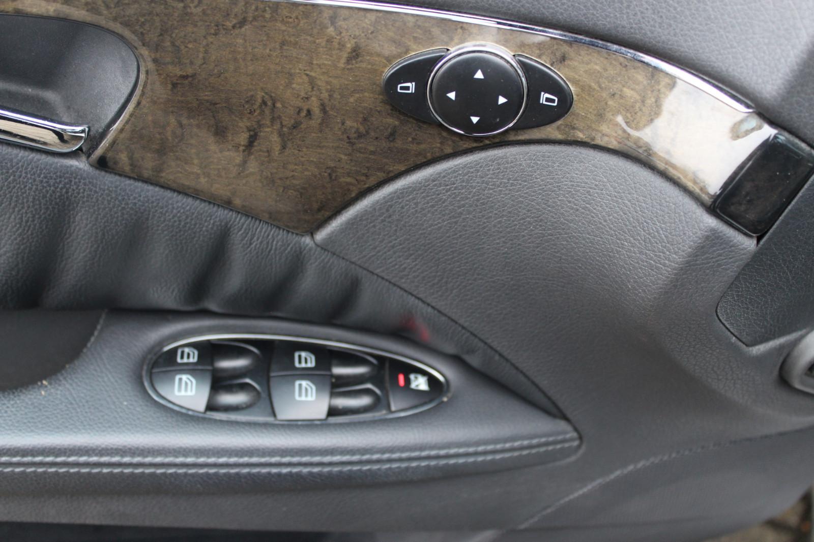 Mercedes-Benz E320 2005 — photo 24