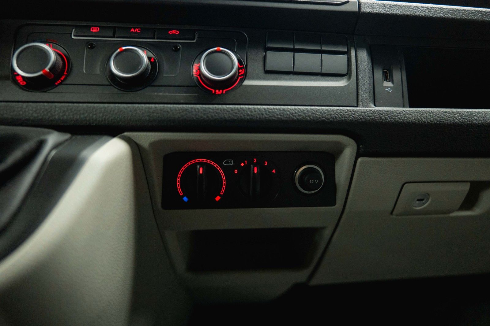 Fahrzeugabbildung Volkswagen T6 Transporter Kombi 8 Sitze *Klima*TÜV Neu*