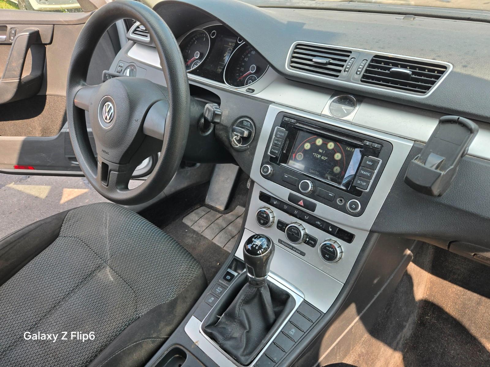 Volkswagen Passat 2013 — photo 13