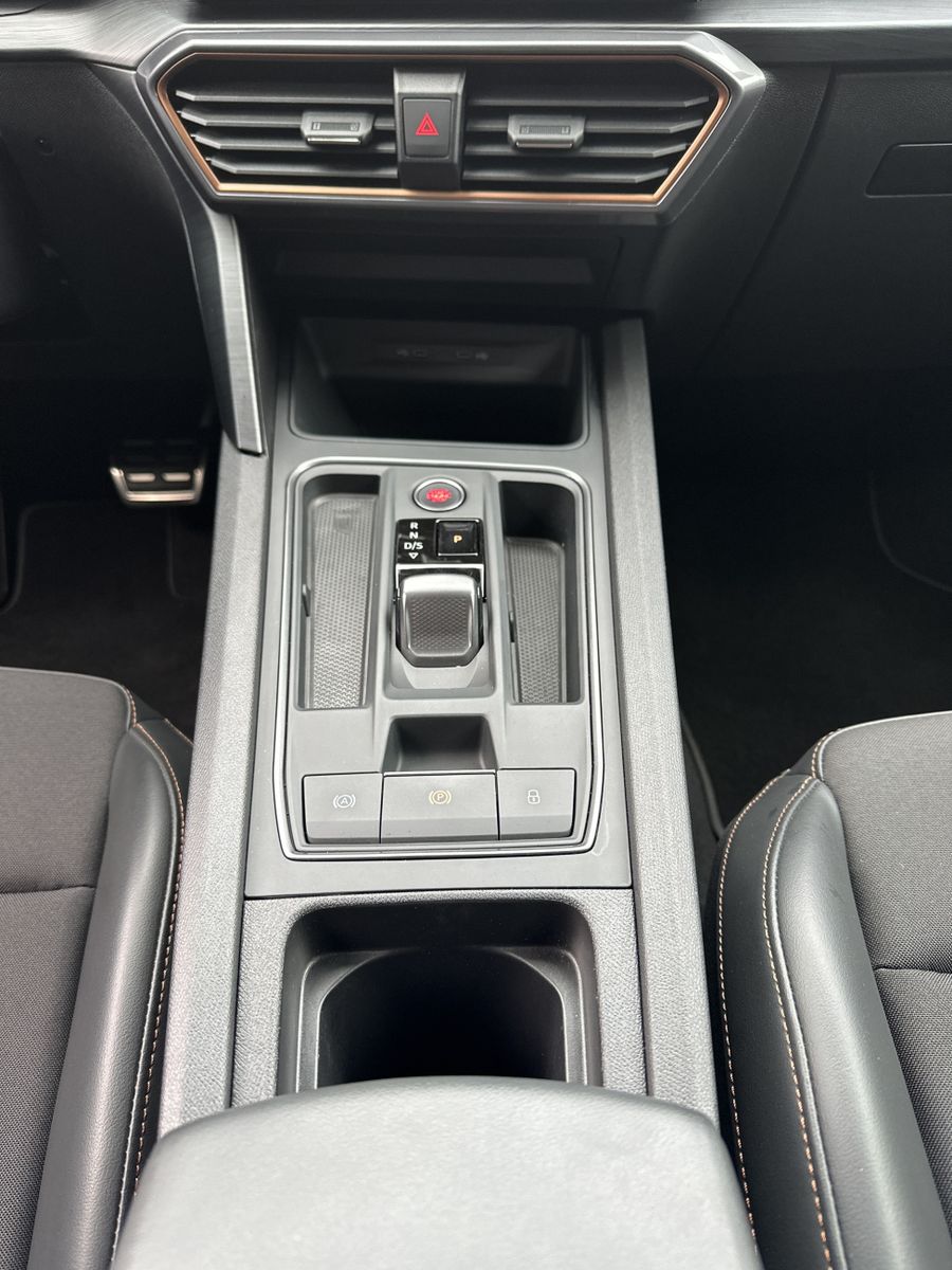 Fahrzeugabbildung CUPRA Leon Sportstourer 1.4 e-Hybrid NAV+LED+AHK+ACC