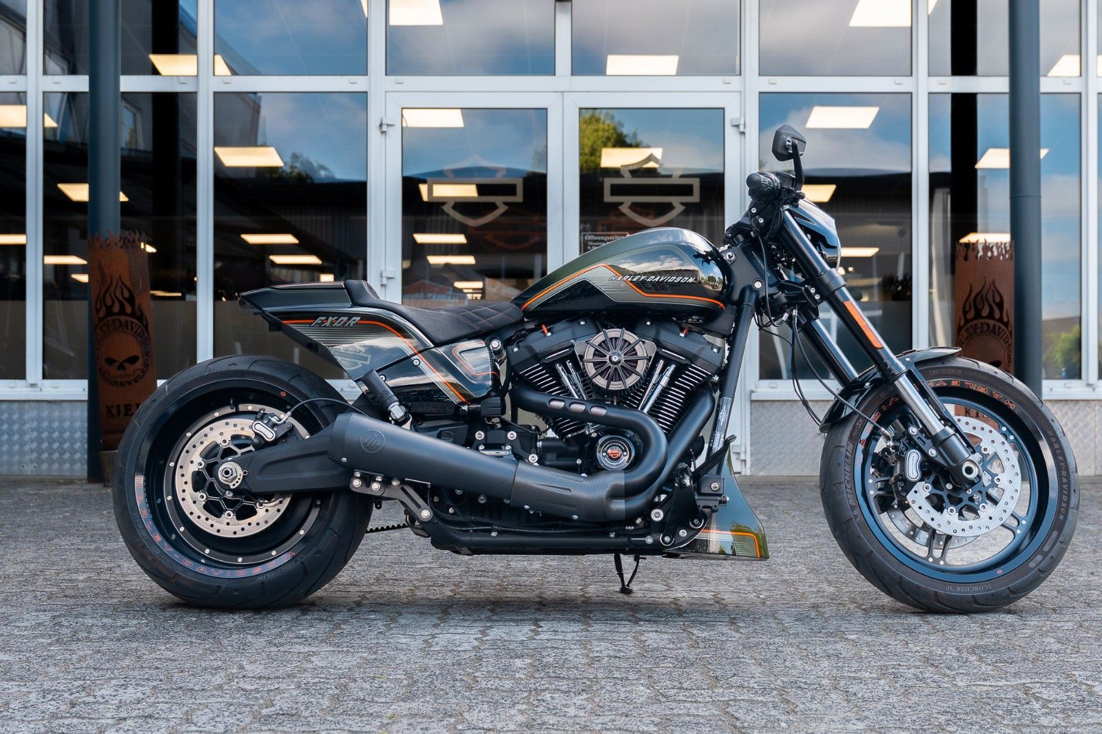Fahrzeugabbildung Harley-Davidson FXDRS 114 CUI - KESSTECH - SEITLICHER KZH