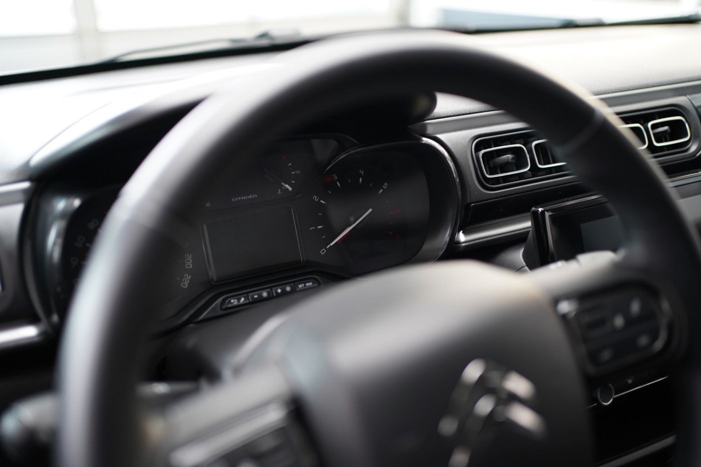 Fahrzeugabbildung Citroën C3 PureTech 110 EAT6 Shine Automatik Sitzheizung