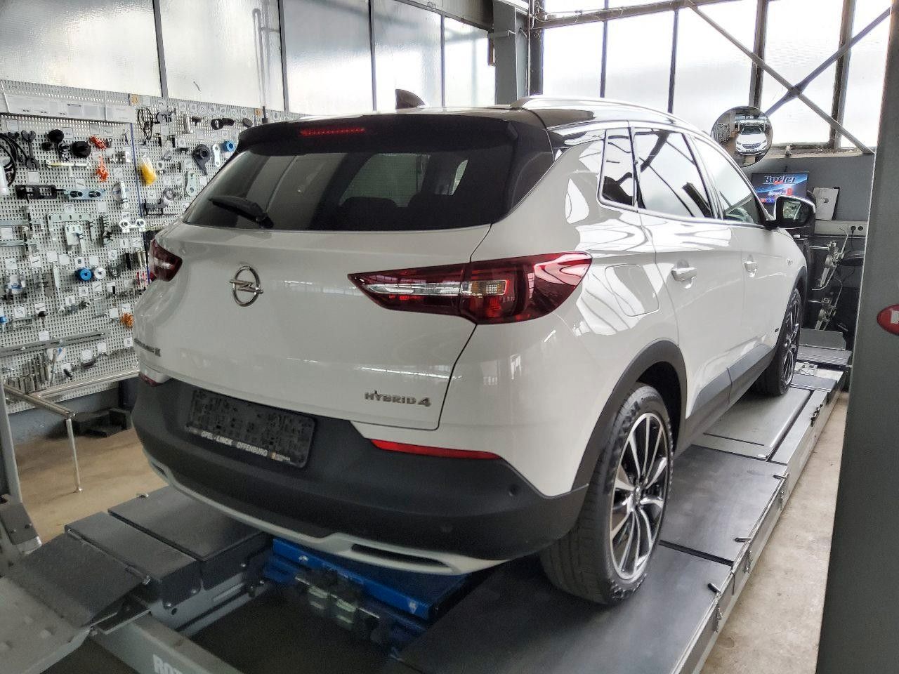 Fahrzeugabbildung Opel Grandland (X) ULTIMATE 4HYBRID NAVI/LED/360°/SHZ