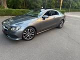 Mercedes-Benz E 300 Autom. - - Mercedes-Benz E 300 mit Benzin-Antrieb: Cabrio