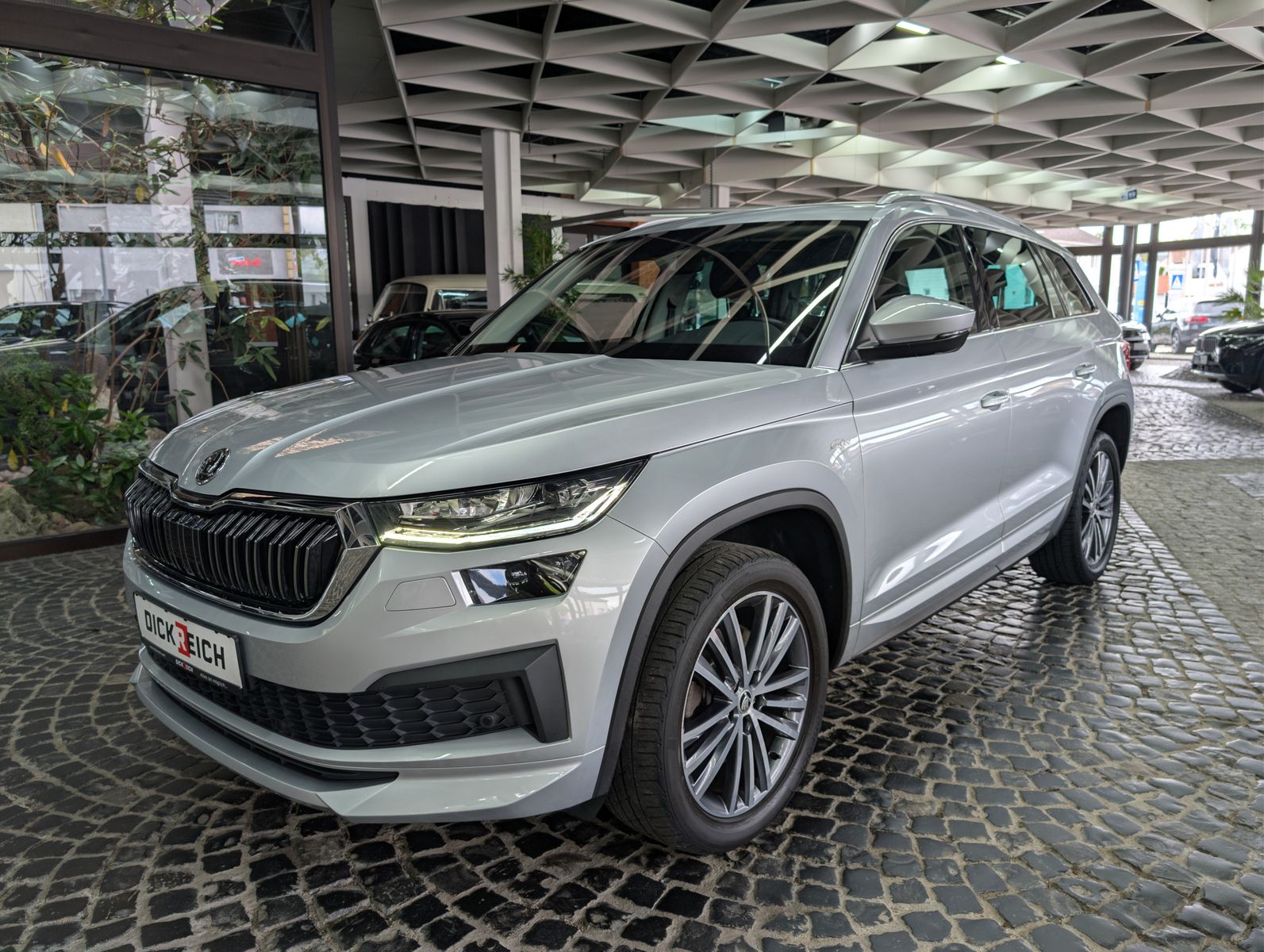 Fahrzeugabbildung SKODA Kodiaq L&amp;K 4x4 CANTON LEDER 360° ACC MEMO VIRT