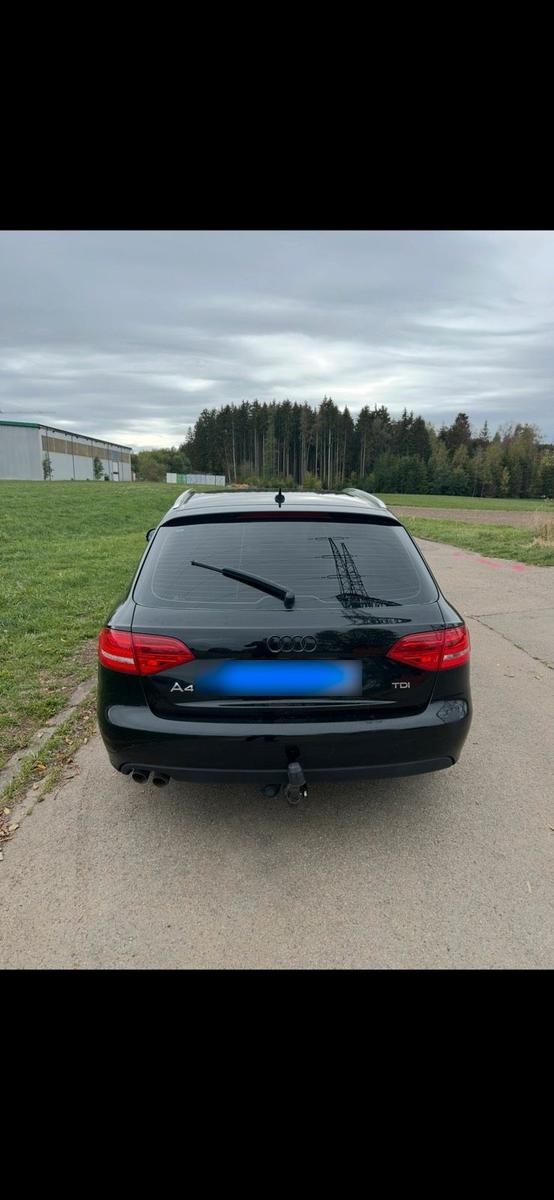 Audi A4 2011 — салон