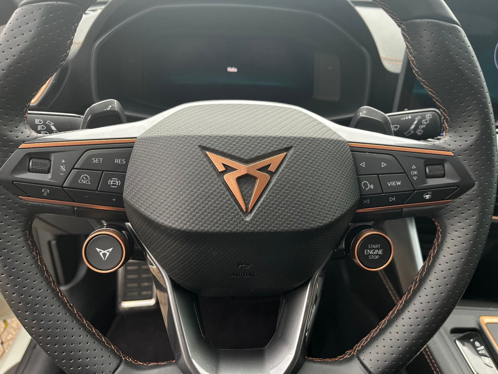 Fahrzeugabbildung CUPRA Leon 1.5 eTSI 110 kW SHZ PDC LED CARPLAY LHZ 18"