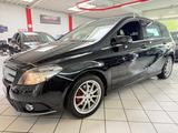 Mercedes-Benz B -Klasse B 180 NAVI KAMERA AHK  1-HAND - Mercedes-Benz B 180 in Leverkusen