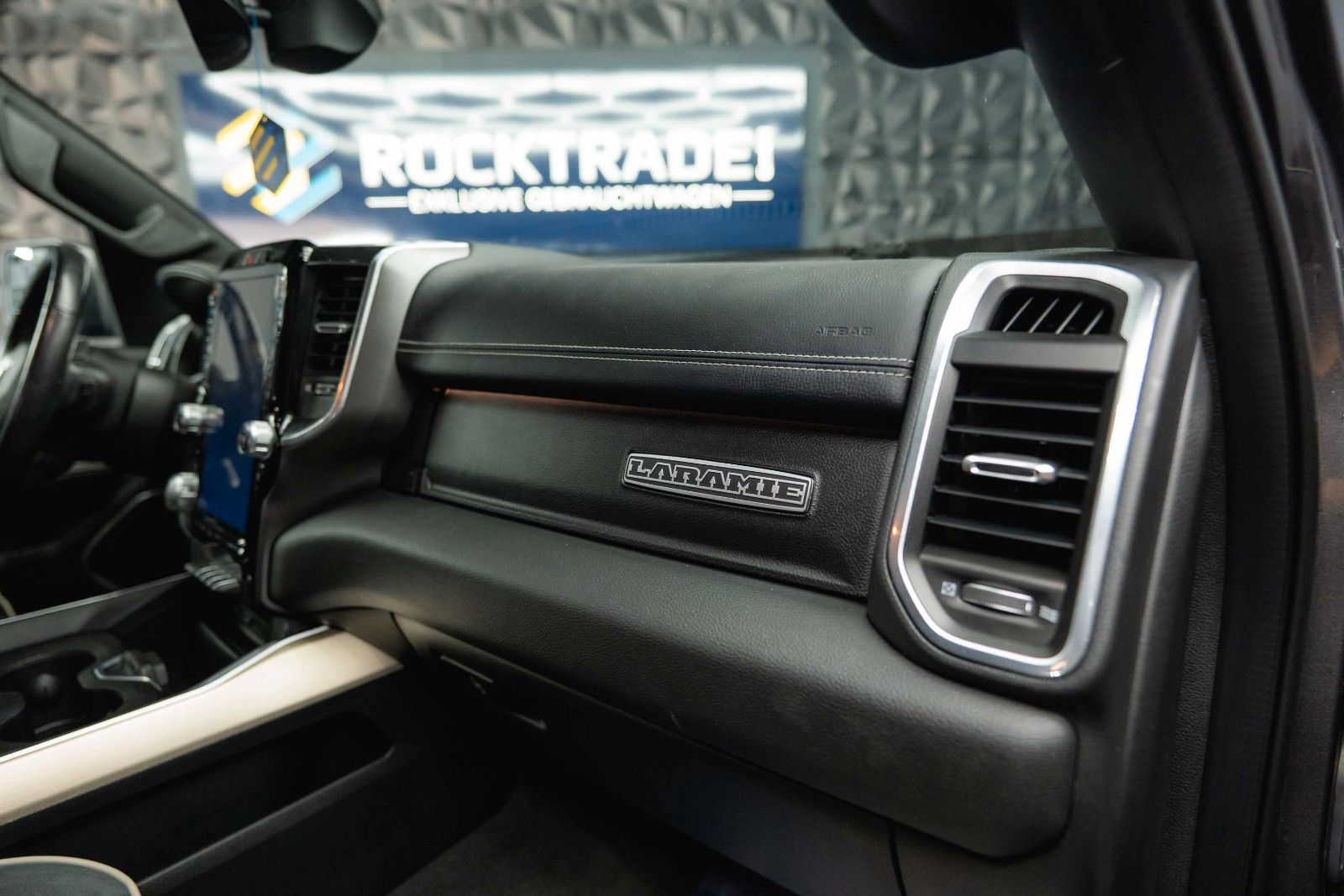 Fahrzeugabbildung Dodge RAM 5.7 V8 HEMI 4x4 NIGHT LARAMIE *RAM BOX*LED*