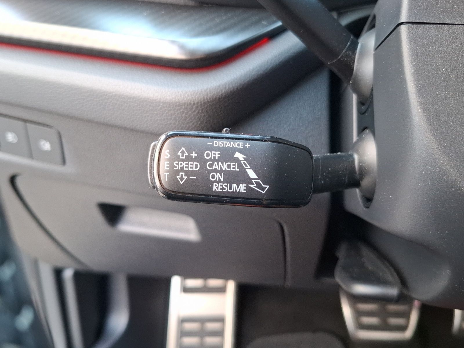 Fahrzeugabbildung SKODA Octavia Combi TDI RS Plus 4x4 Matrix Navi HUD AI