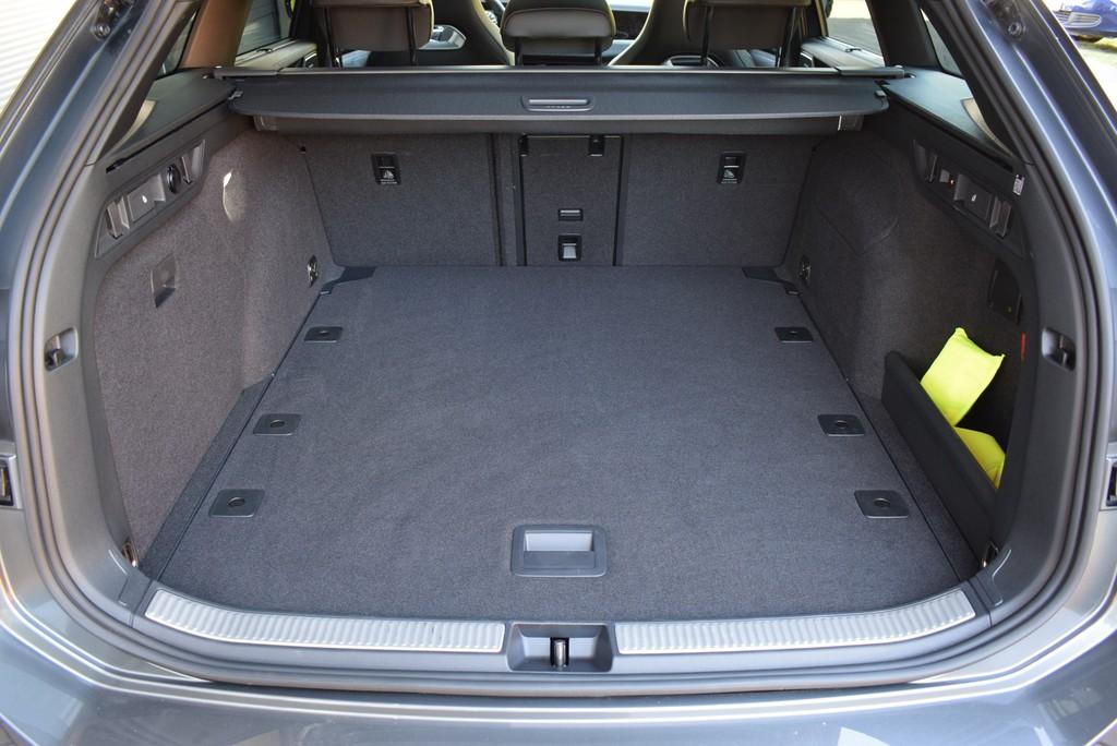 Volkswagen Passat Variant TDI 2.0 4M/DSG *R-Line*Matrix*AHK