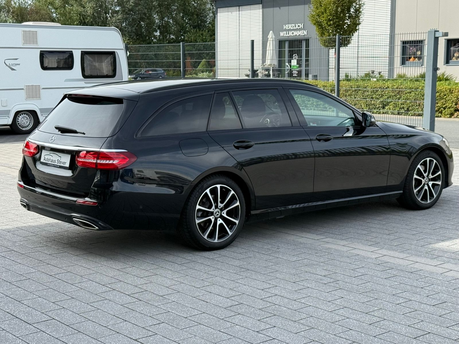 Fahrzeugabbildung Mercedes-Benz E 200 T Avantgarde NAVI KLIMAAUTO CAM LED SITZH.