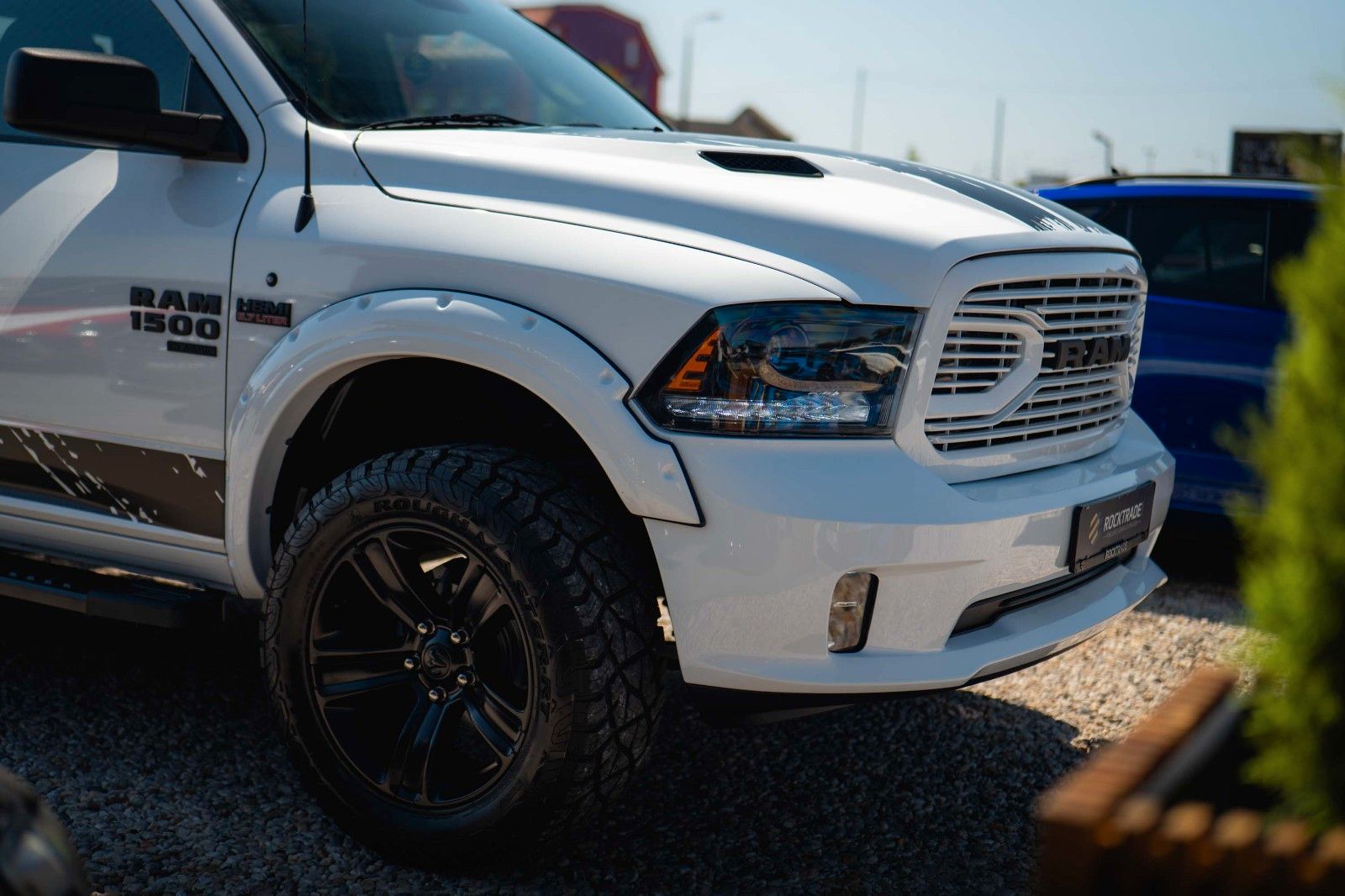 Fahrzeugabbildung Dodge RAM 5.7 V8 HEMI 4x4 OFFROAD Night-Paket *LED*19%