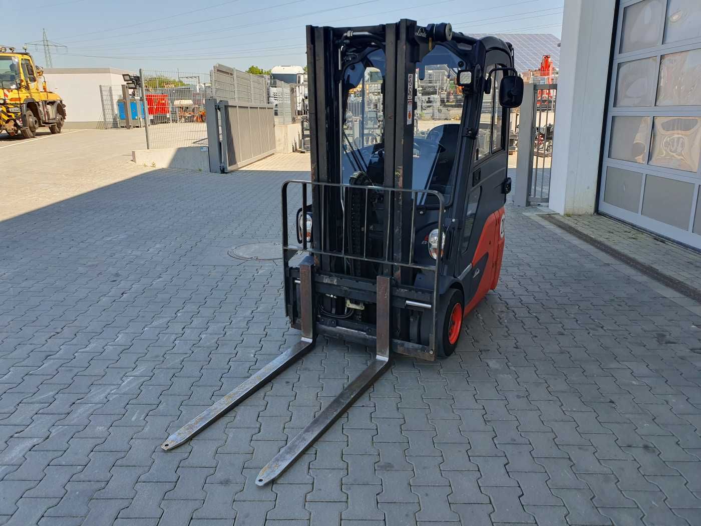 Fahrzeugabbildung Linde E14 - 01 / Triplex: 4.10m! / SS / nur 2.899h!