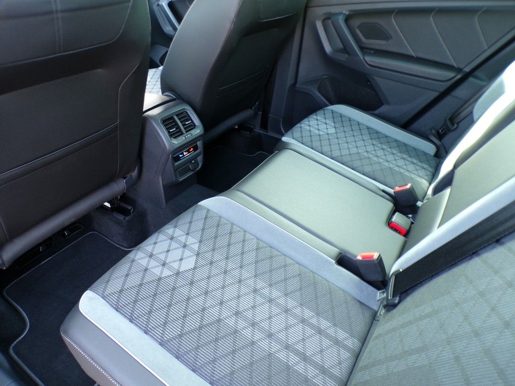 Fahrzeugabbildung Volkswagen Tiguan R-Line 1.4 TSI eHybrid DSG *R-Line*Navi