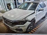 Volkswagen Touareg 3.0 V6 TDI 210kW 4MOTION Tiptronic - - VW Touareg Unfallwagen