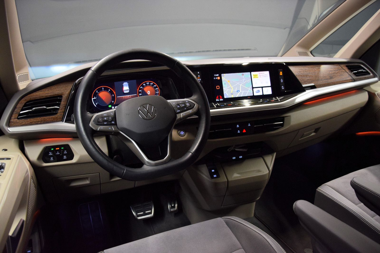 Fahrzeugabbildung Volkswagen T7 Multivan Style 7 Stz. ACC Matrix el.AHK Alcan
