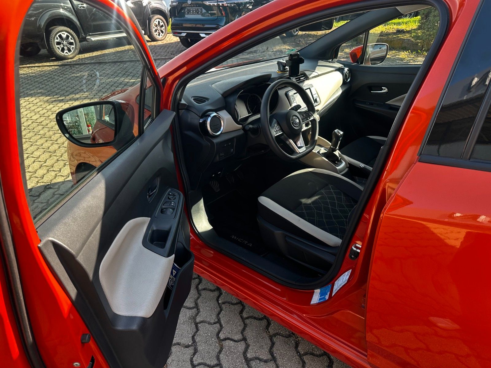 Fahrzeugabbildung Nissan Micra 1. Hand,  Alufelgen, Klima, Sitzhzg.,