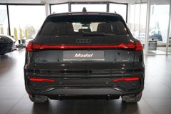 AUDI Q5 e-Hybrid quattro | Tech pro | Pano | Carbon AUDI Q5 e-Hybrid quattro | Tech pro | Pano | Carbon