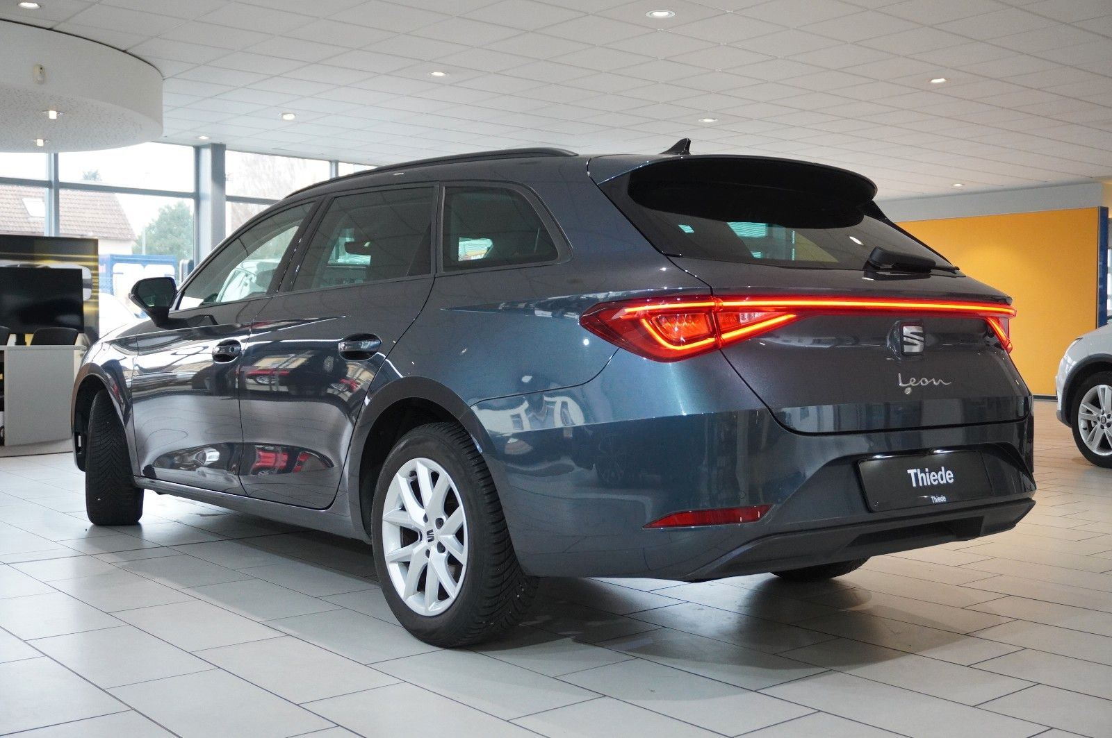 Fahrzeugabbildung SEAT Leon ST 1.0 E-TSI STYLE DSG NAVI/LED/KAMERA/DAB+