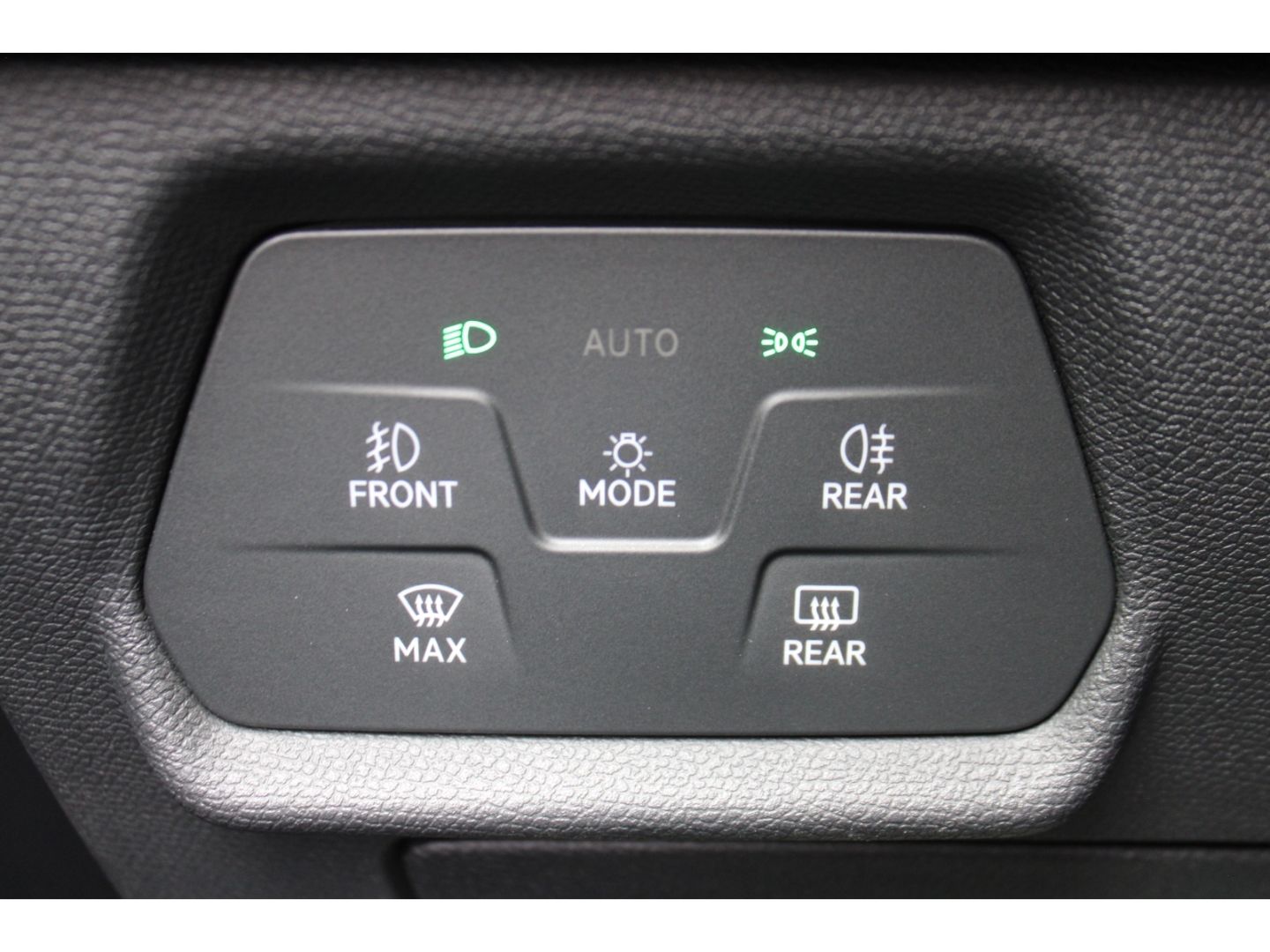 Fahrzeugabbildung SEAT Leon Xcellence DSG ACC LED TWA Full Link RFK GJR