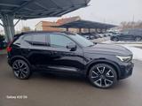 Volvo XC40 B4° Ultra Dark°Panorama/GlasDach°360°Cam°21 - Volvo XC40: Ultra Dark