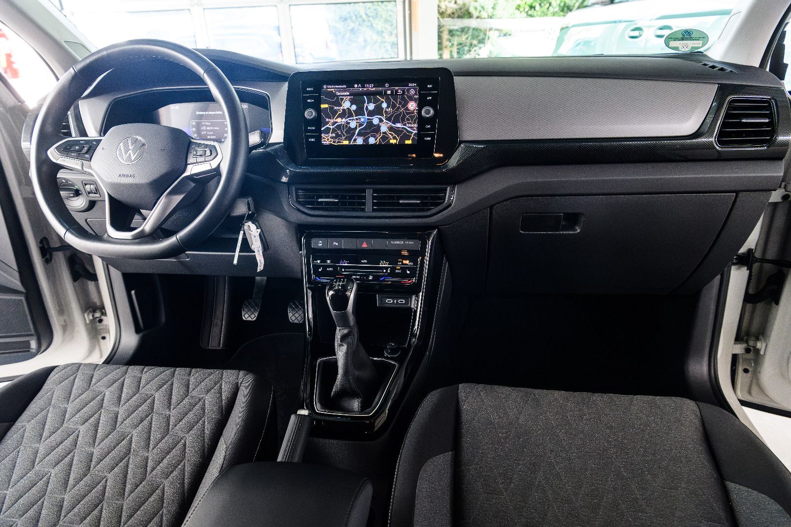 Fahrzeugabbildung Volkswagen T-Cross Life 1.0 TSI LED+KAMERA+NAVI+ACC+5 J.GAR