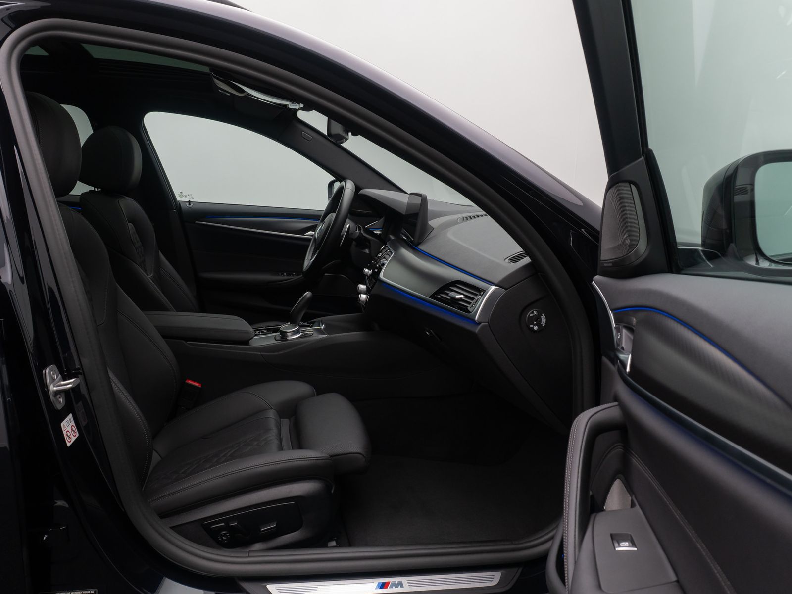 Fahrzeugabbildung BMW 530d  M Sport HUD DAB 4*Klima Laser Kamera Pano