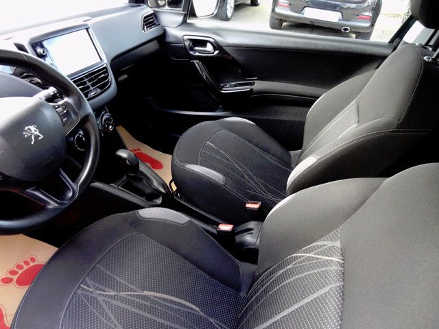 Fahrzeugabbildung Peugeot 208 + Navi ZB+Klima+BT+WR+BC