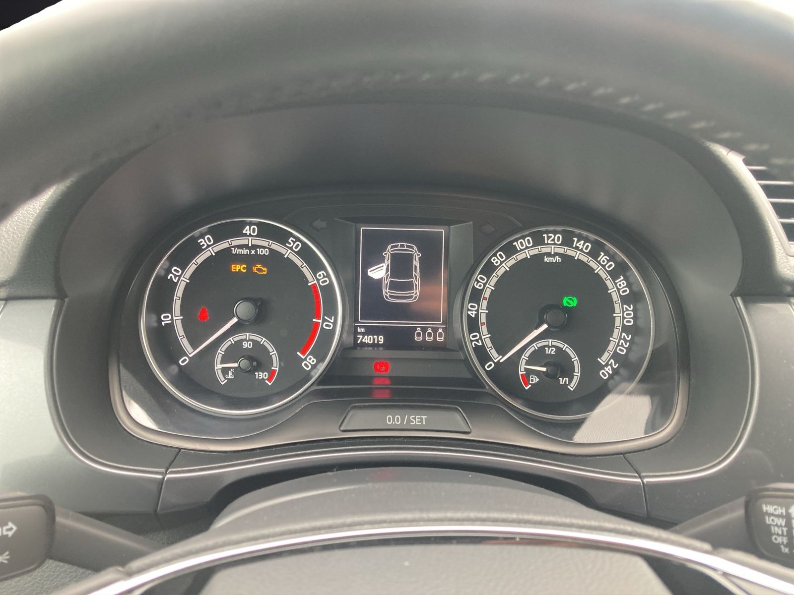 Fahrzeugabbildung SKODA Fabia Combi TSI Best-of DSG Navi Climatronic GRA