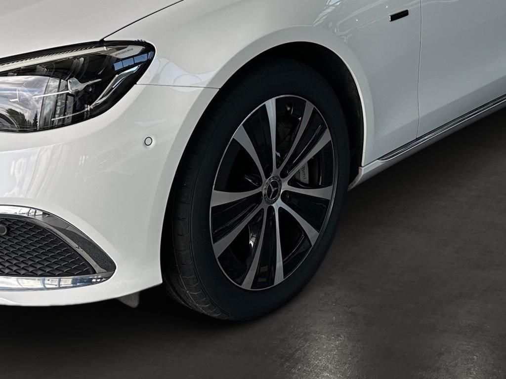 Fahrzeugabbildung Mercedes-Benz E 300 deT Luxury ACC LED SHZ Ambie. el.Heck KAM