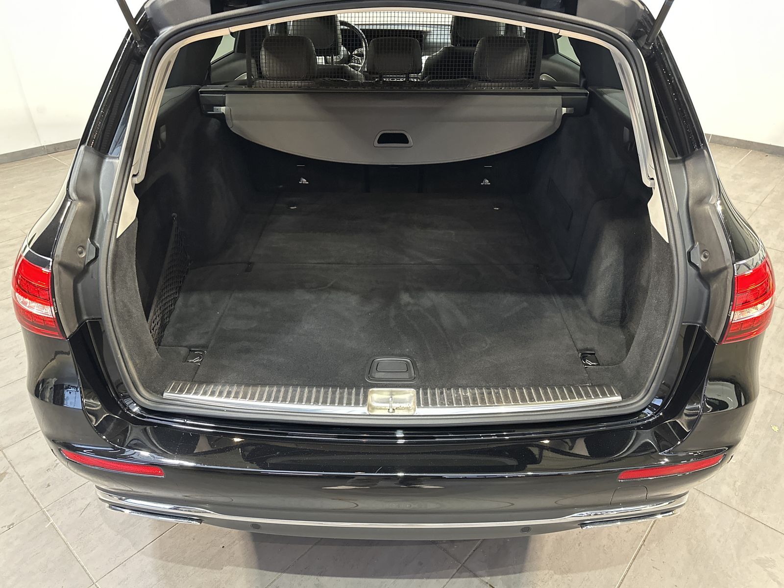 Fahrzeugabbildung Mercedes-Benz E 220d T Avantgarde NAV+LED+AHK+BURMESTER+KAM+VC