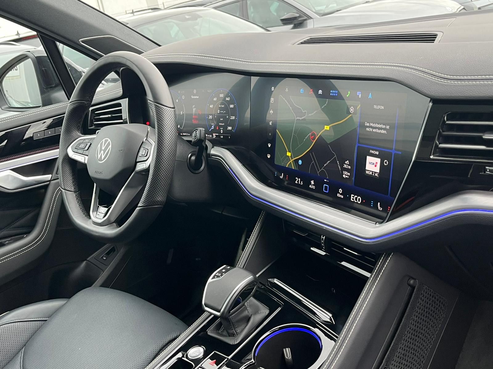 Fahrzeugabbildung Volkswagen Touareg 3.0TDI 4M R-Line VOLL Black 22" UPE 114T