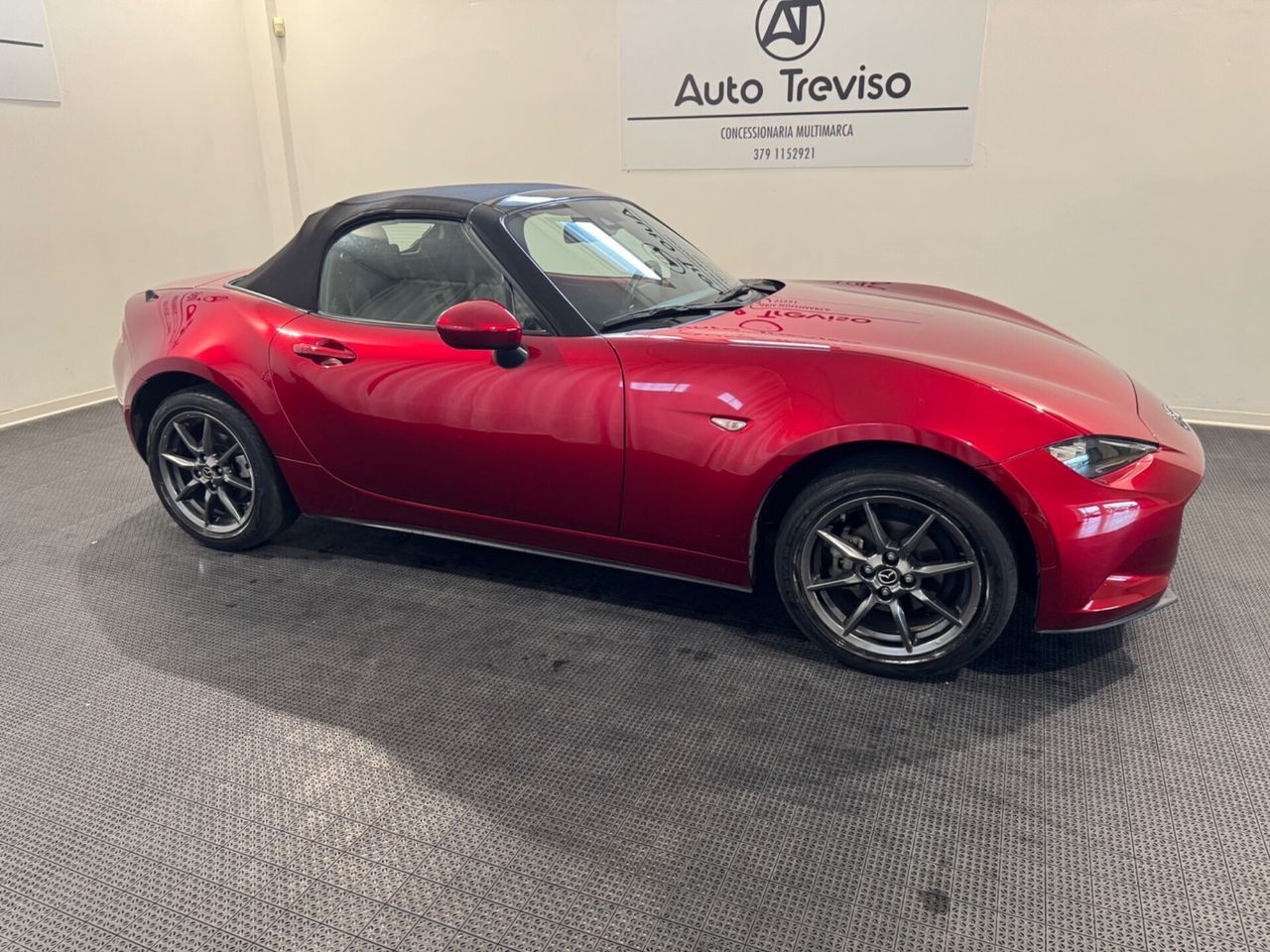 Mazda MX-5 1.5L Skyactiv-G Exceed imagem 3