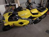 Triumph Daytona 955i  - TRIUMPH 955 DAYTONA