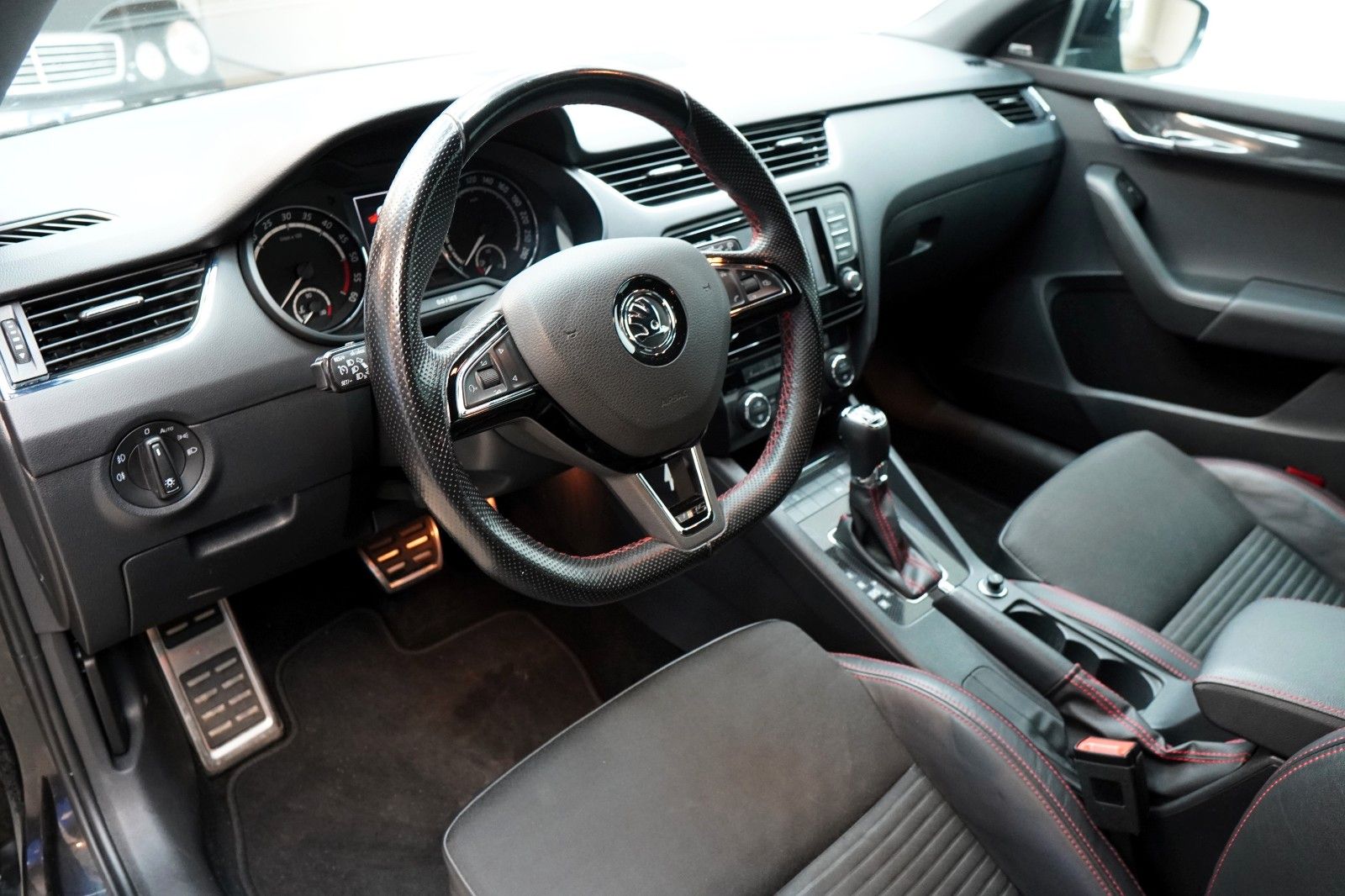 Fahrzeugabbildung SKODA Octavia RS *Autom*Navi*CarPlay*