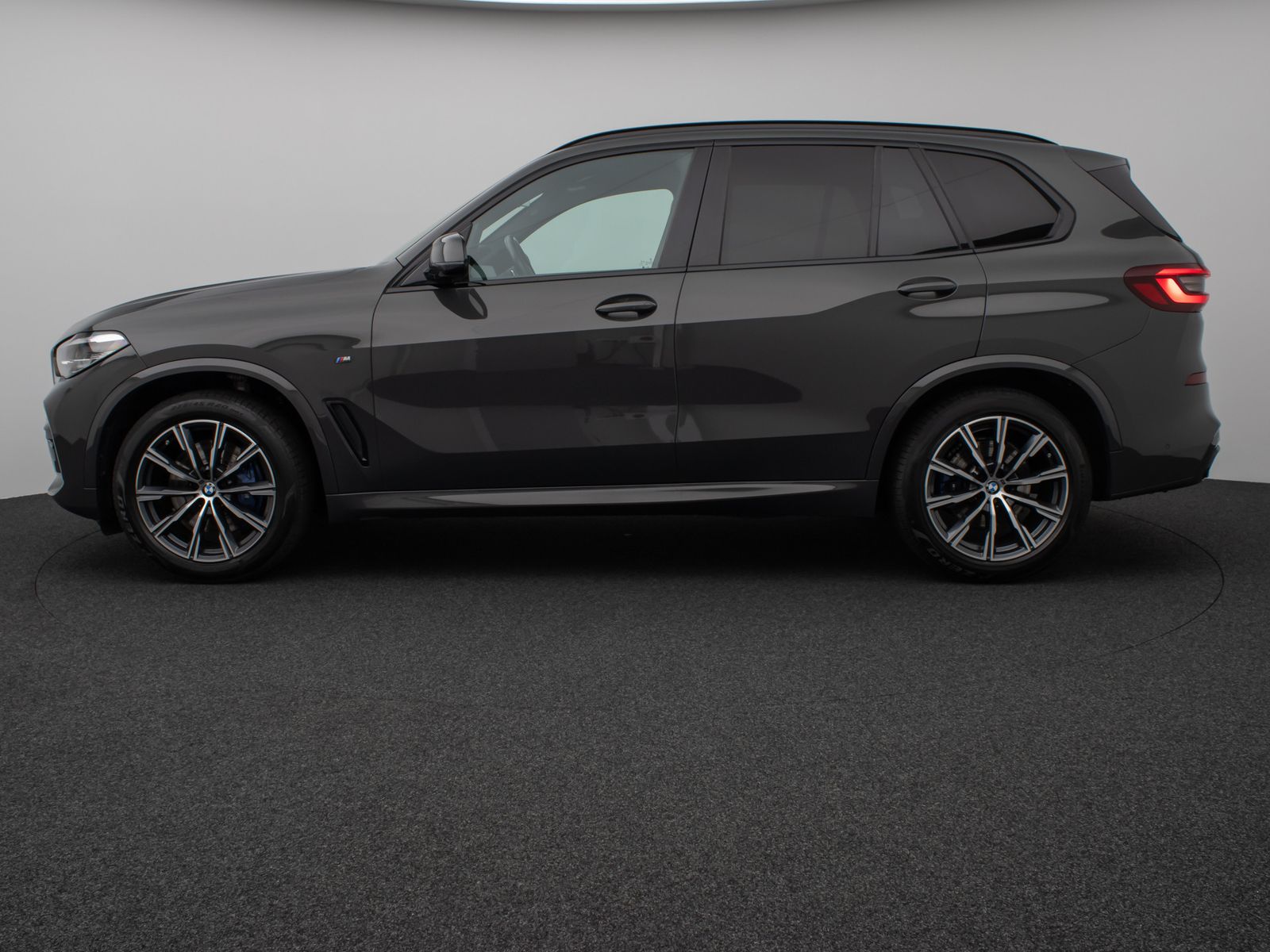 Fahrzeugabbildung BMW X5 xD30d M Sport Kamera HUD DAB HiFi Komfort 20"