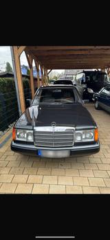 Mercedes-Benz Mercedes W124 200e Oldtimer - Mercedes-Benz 200: 200e W124