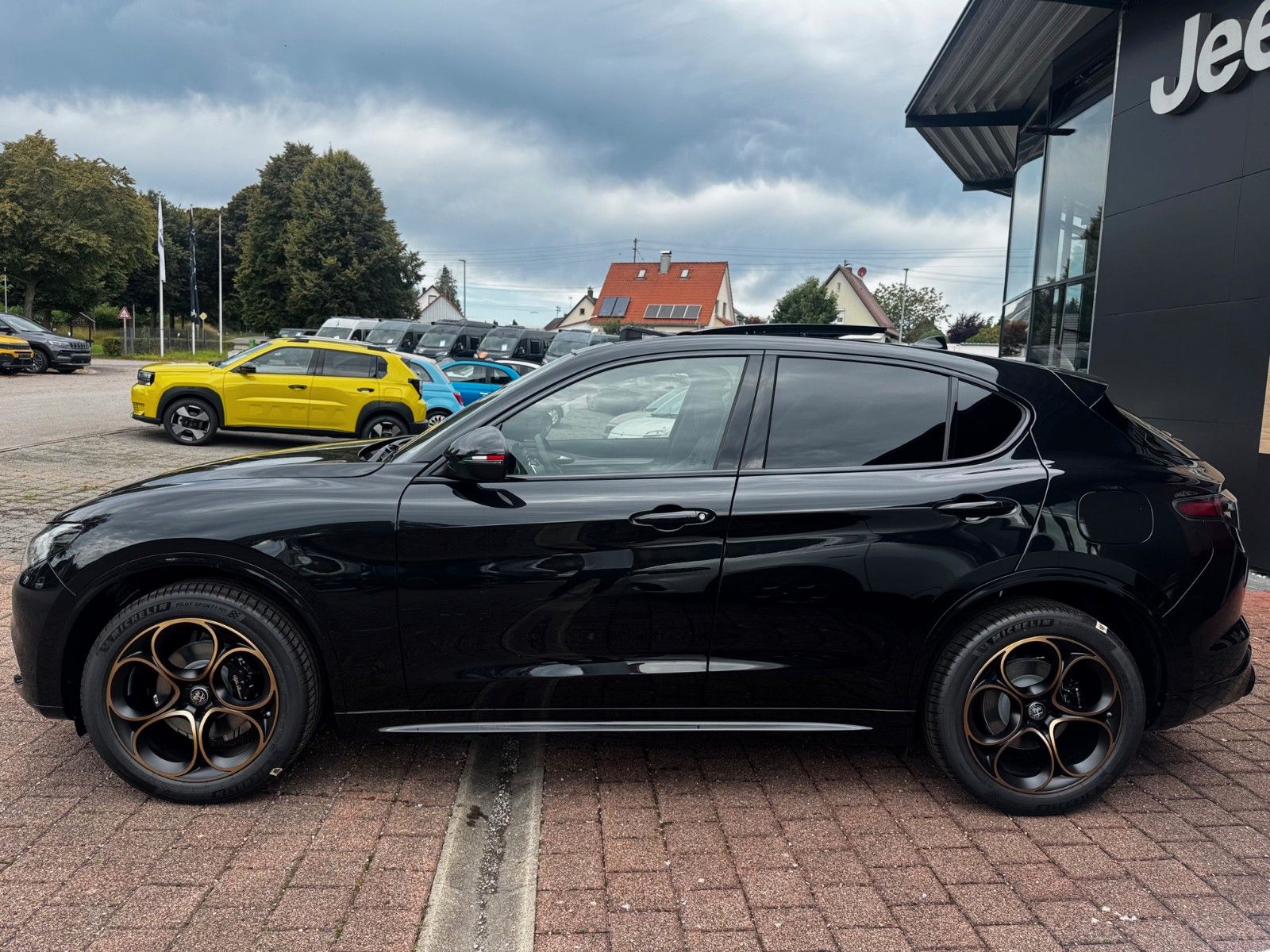 Fahrzeugabbildung Alfa Romeo Stelvio 2.0 280PS Intensa Panorama Navi Kamera