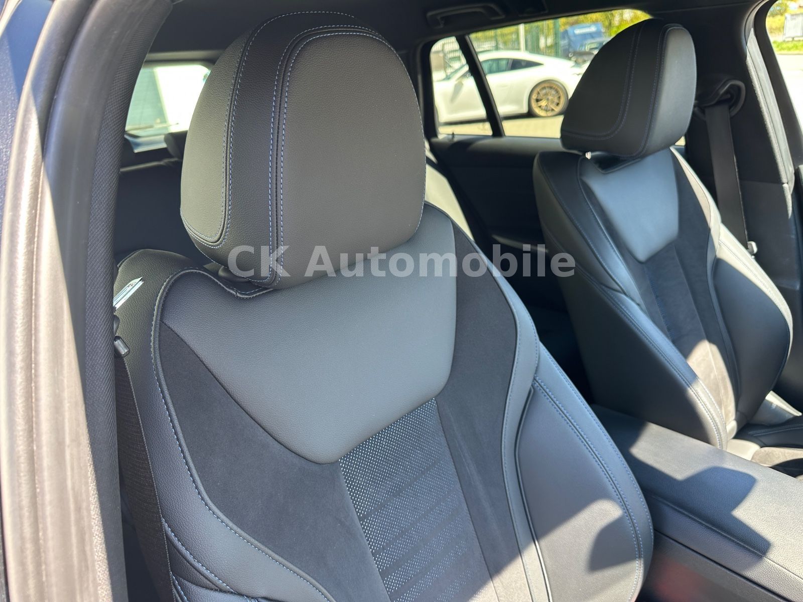 Fahrzeugabbildung BMW 320d Touring M-Sport Facelift/Shadow-Line/Navi