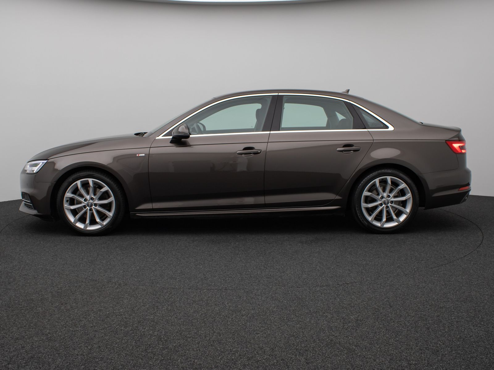 Fahrzeugabbildung Audi A4 2.0 TFSI Lim. Sport S Line Virtual AHK Tempom