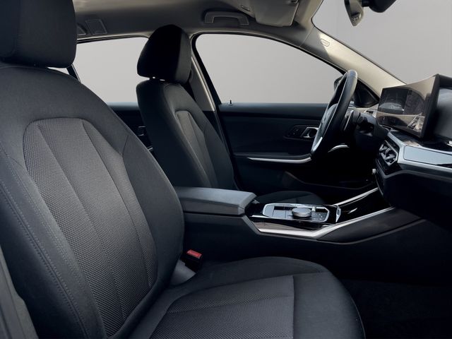 Foto Nummer 12: BMW 330e