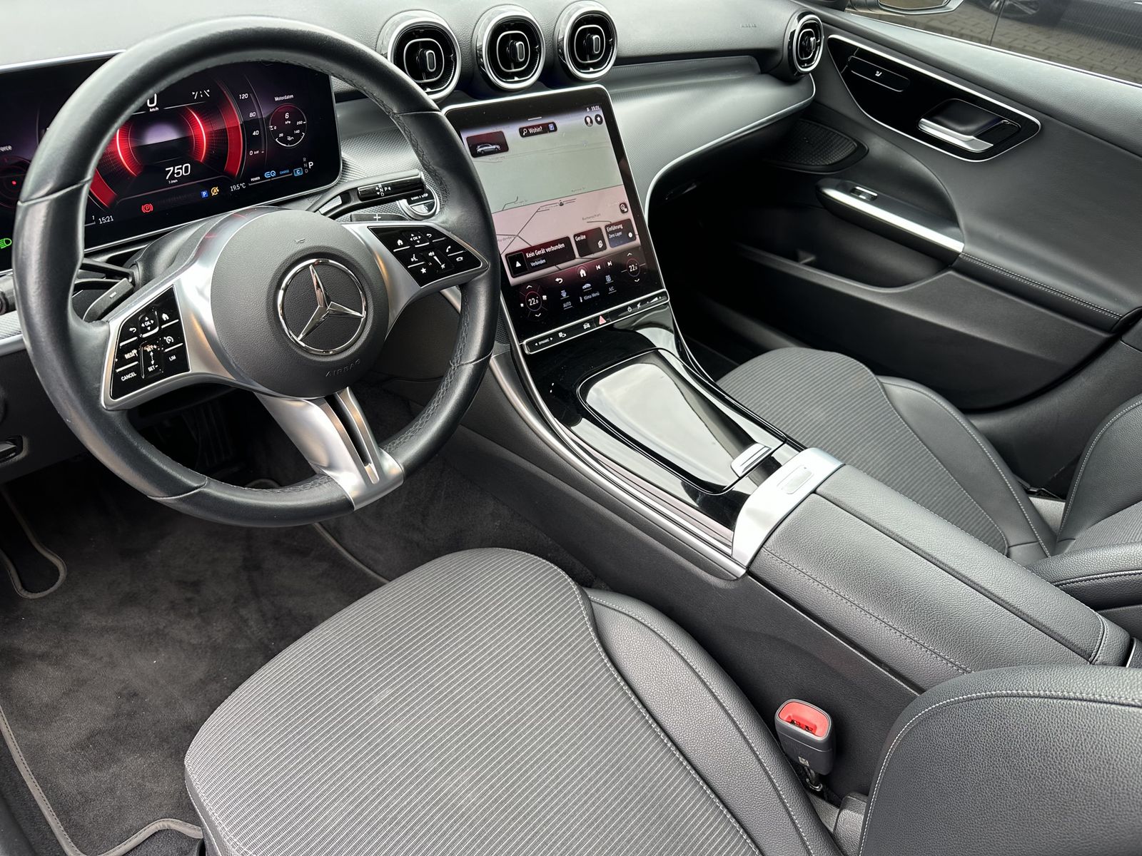 Fahrzeugabbildung Mercedes-Benz C 200d T Avantgarde NAV+LED+KAM+VCOCKPIT+CARPLAY