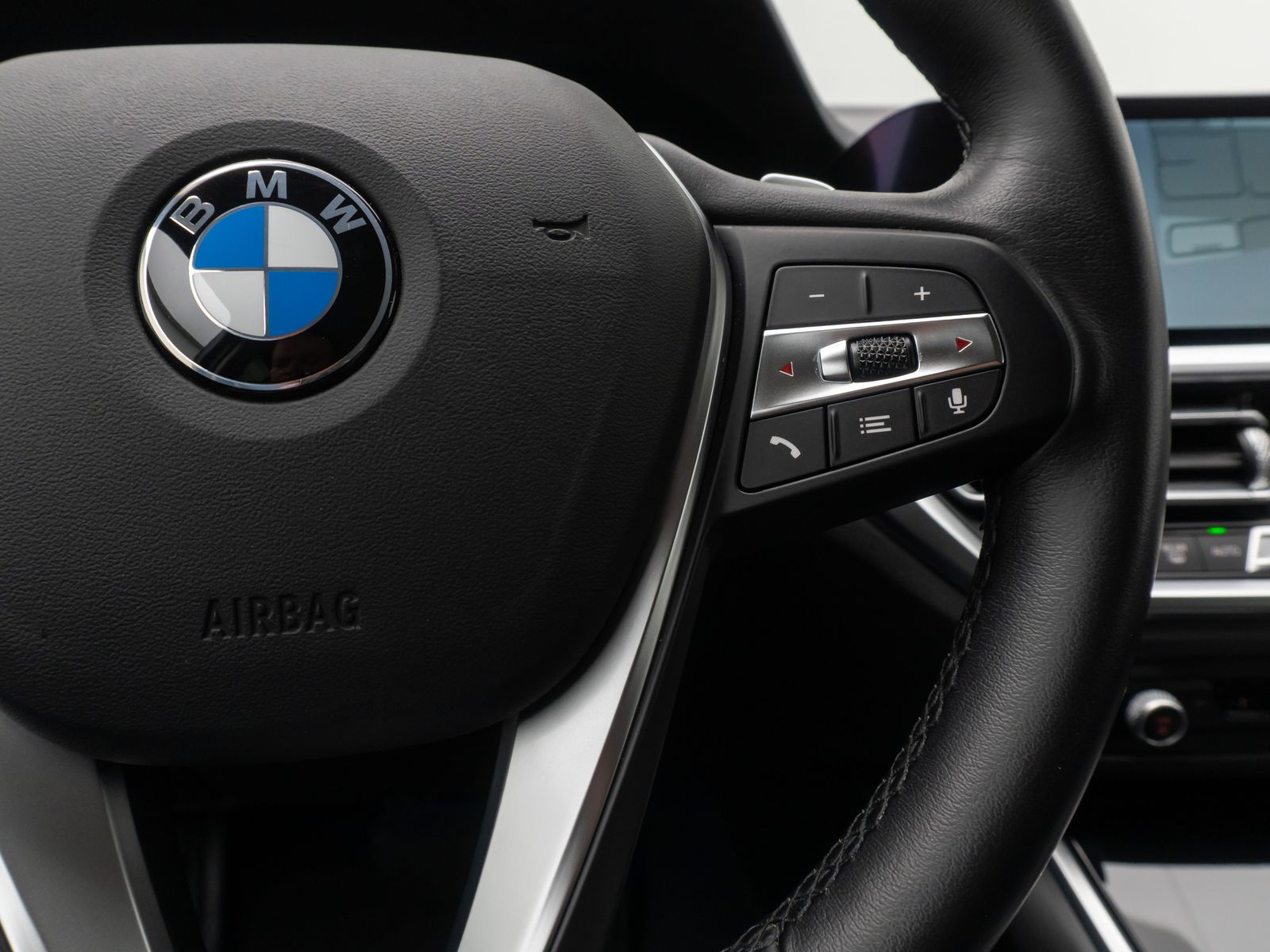 Fahrzeugabbildung BMW 330e Sport Line 360° Memory HUD DAB Laser HiFi