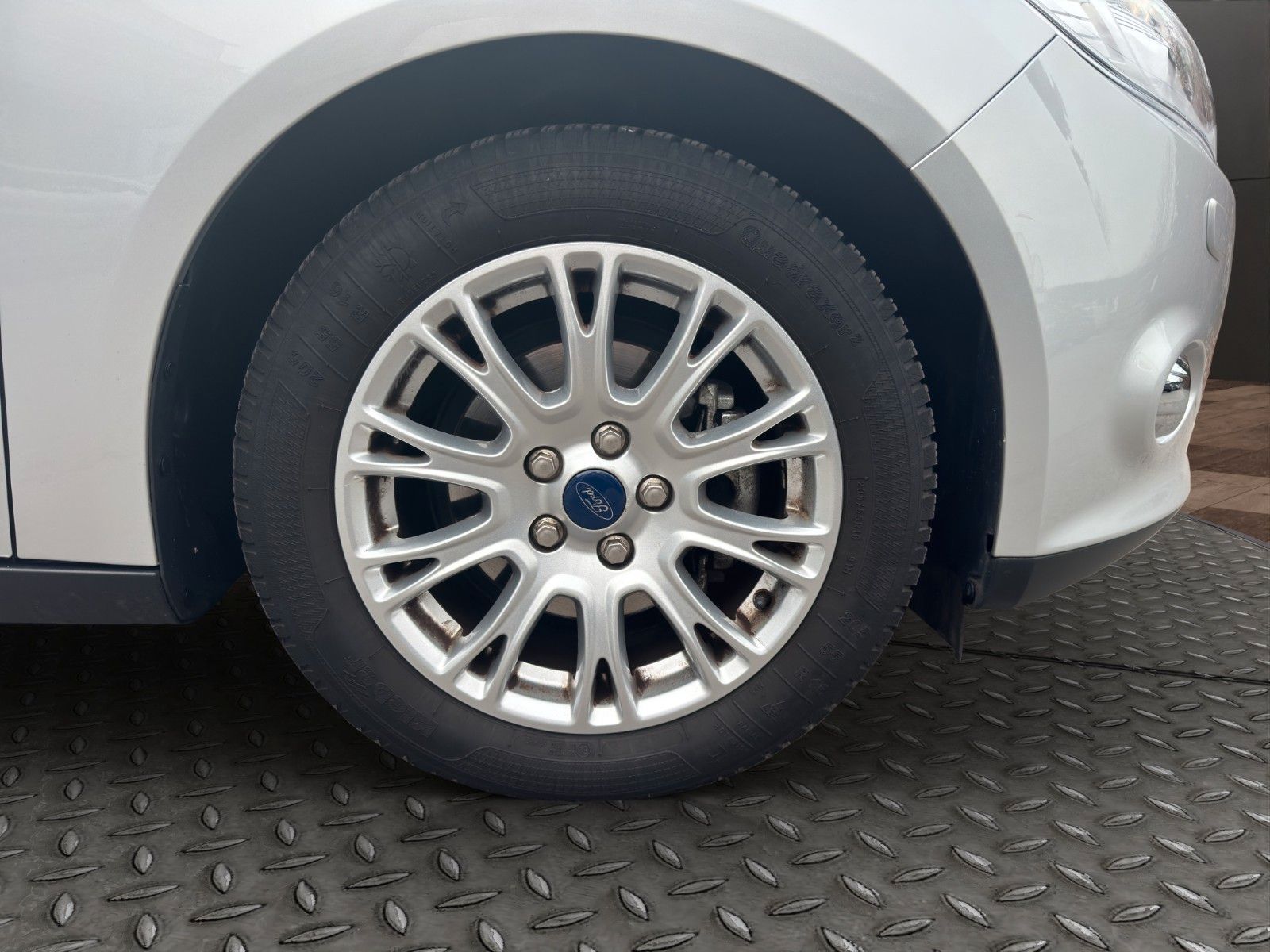 Fahrzeugabbildung Ford Focus Lim. Titanium Automatik/1HAND