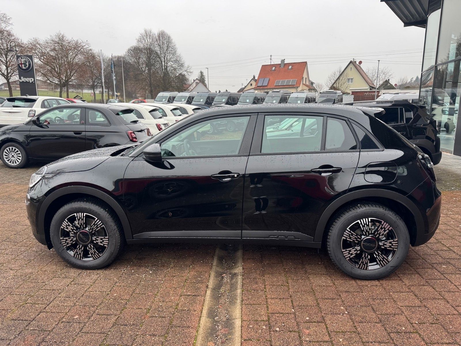 Fahrzeugabbildung Fiat 600 1.2 BUSINESS EDITION NAVI SITZHEIZUNG KLIMA